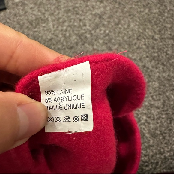 Chic Red Wool Beret - Picture 3 of 3